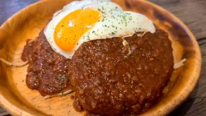 ハンバーグのせミート目玉焼きトッピング