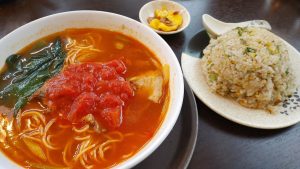 トマトラーメンとチャーハン