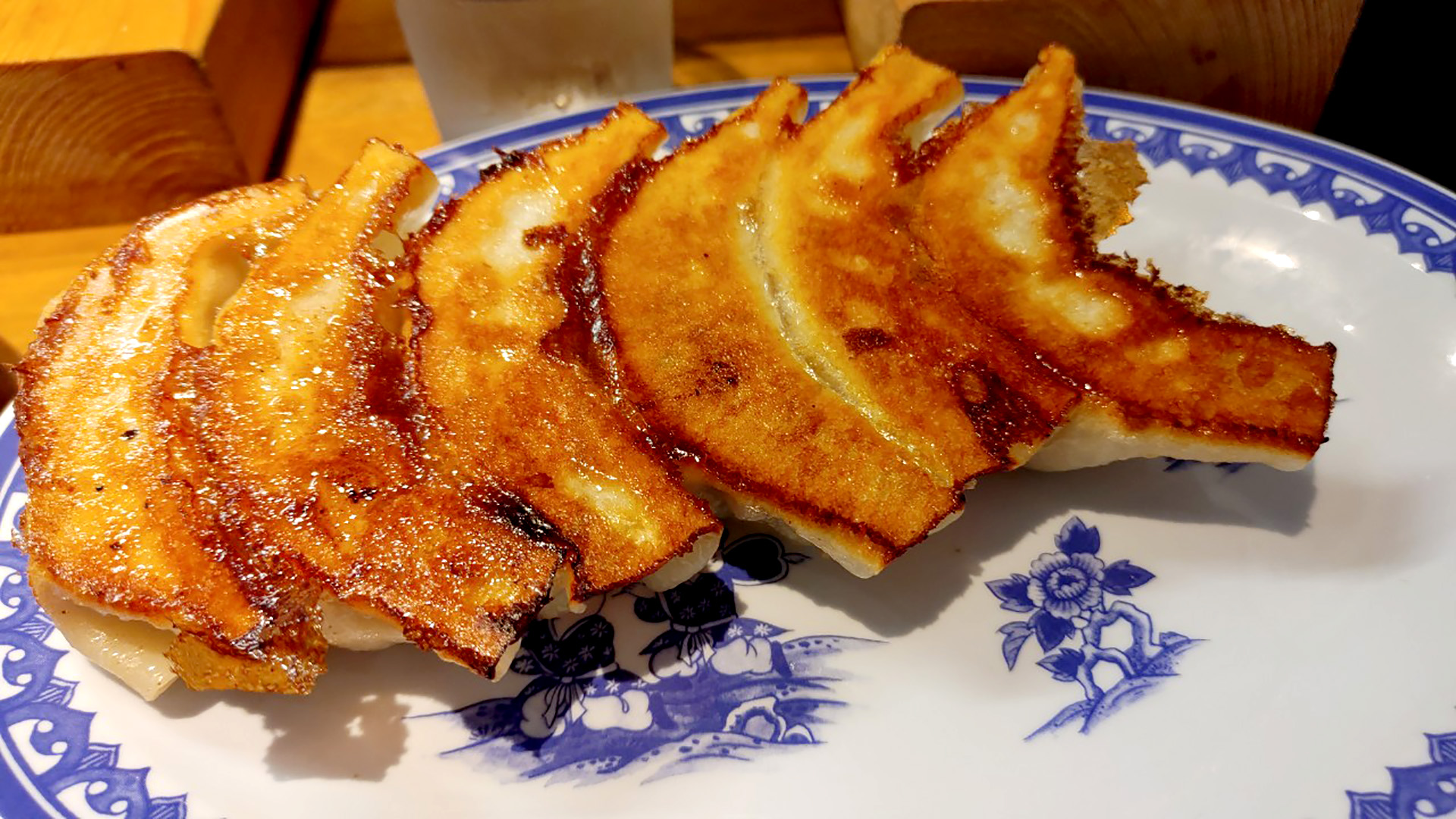 東山商店街のマルシン市場にある餃子の名店【神戸グルメ】のサムネ