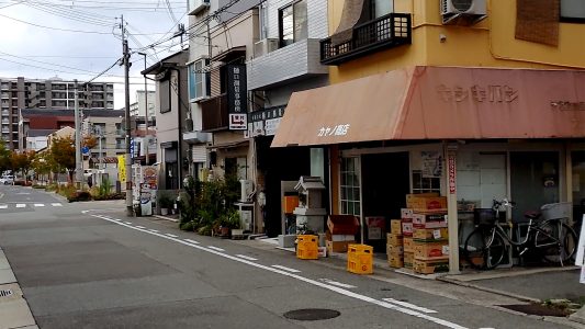 西代から東にある路地