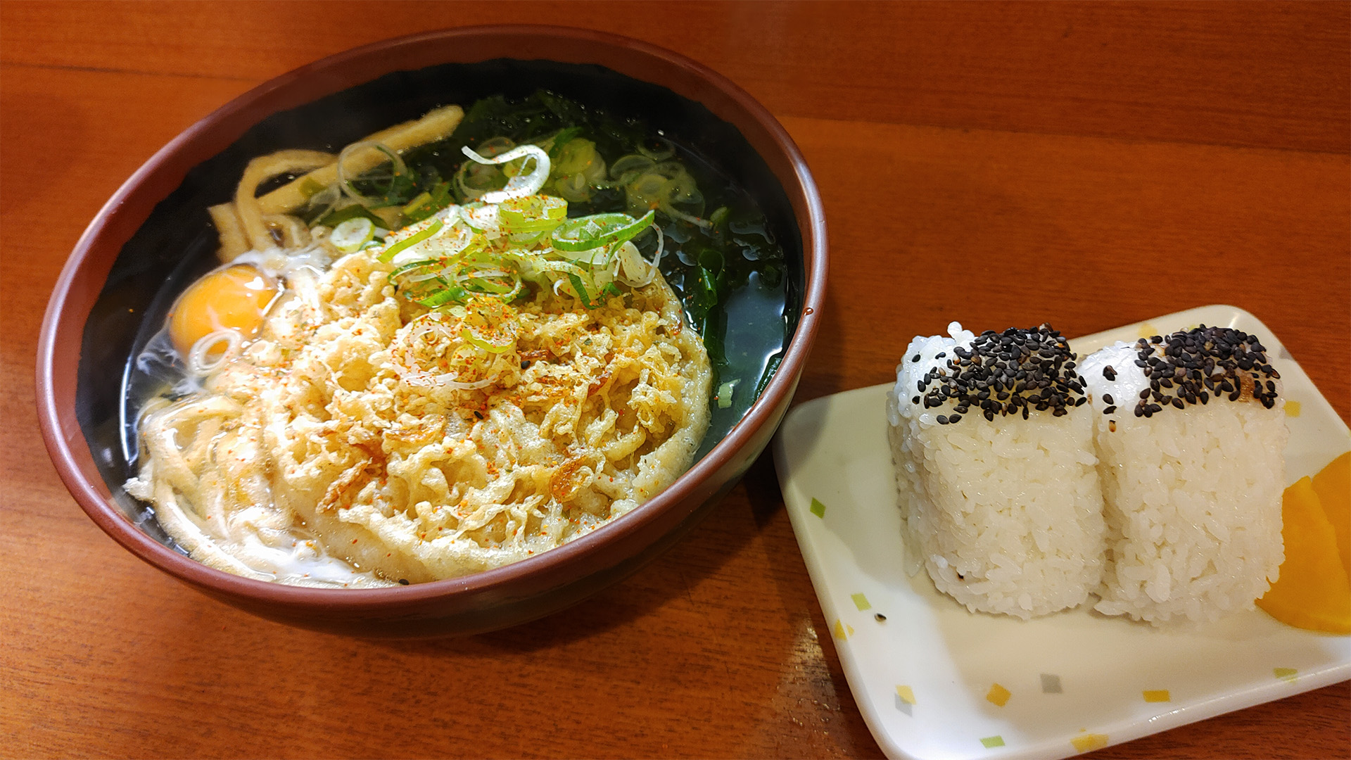 【神戸グルメ】三宮駅のすぐ近くにある立ち食いうどん・そばのお店