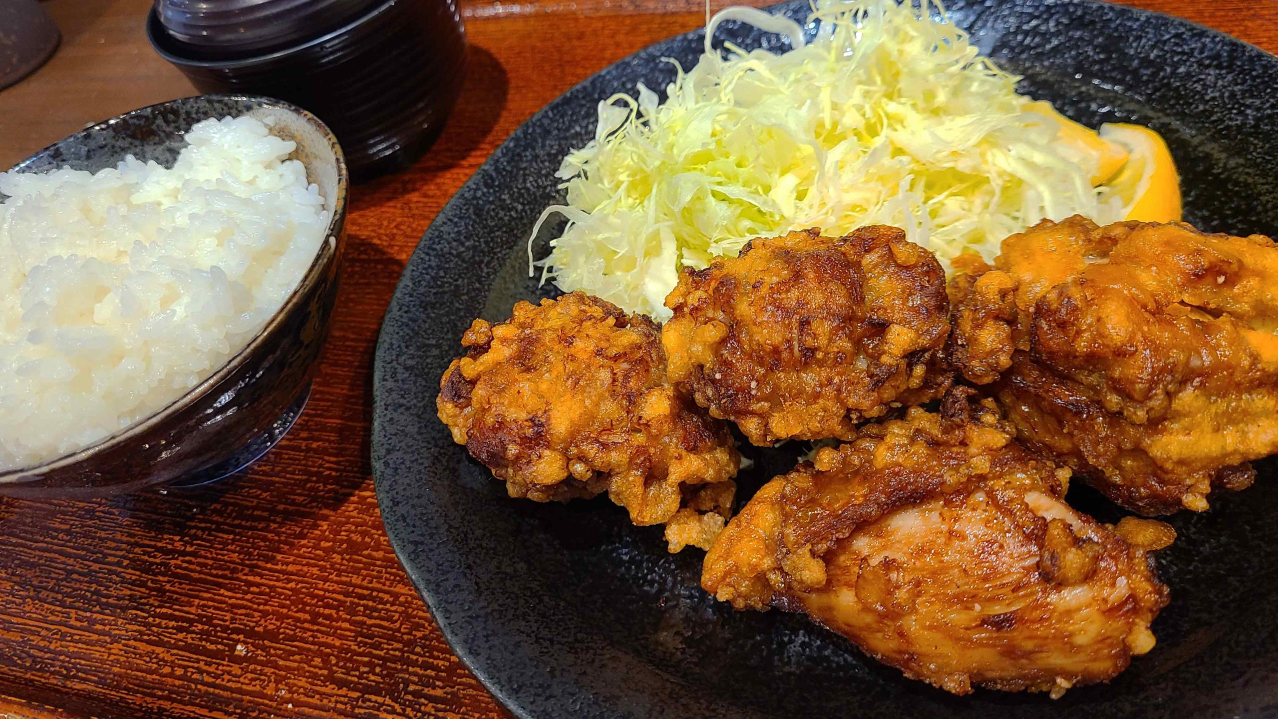 【神戸グルメ】湊川駅からすぐ！ボリューム満点のジューシーな唐揚げ専門のお店