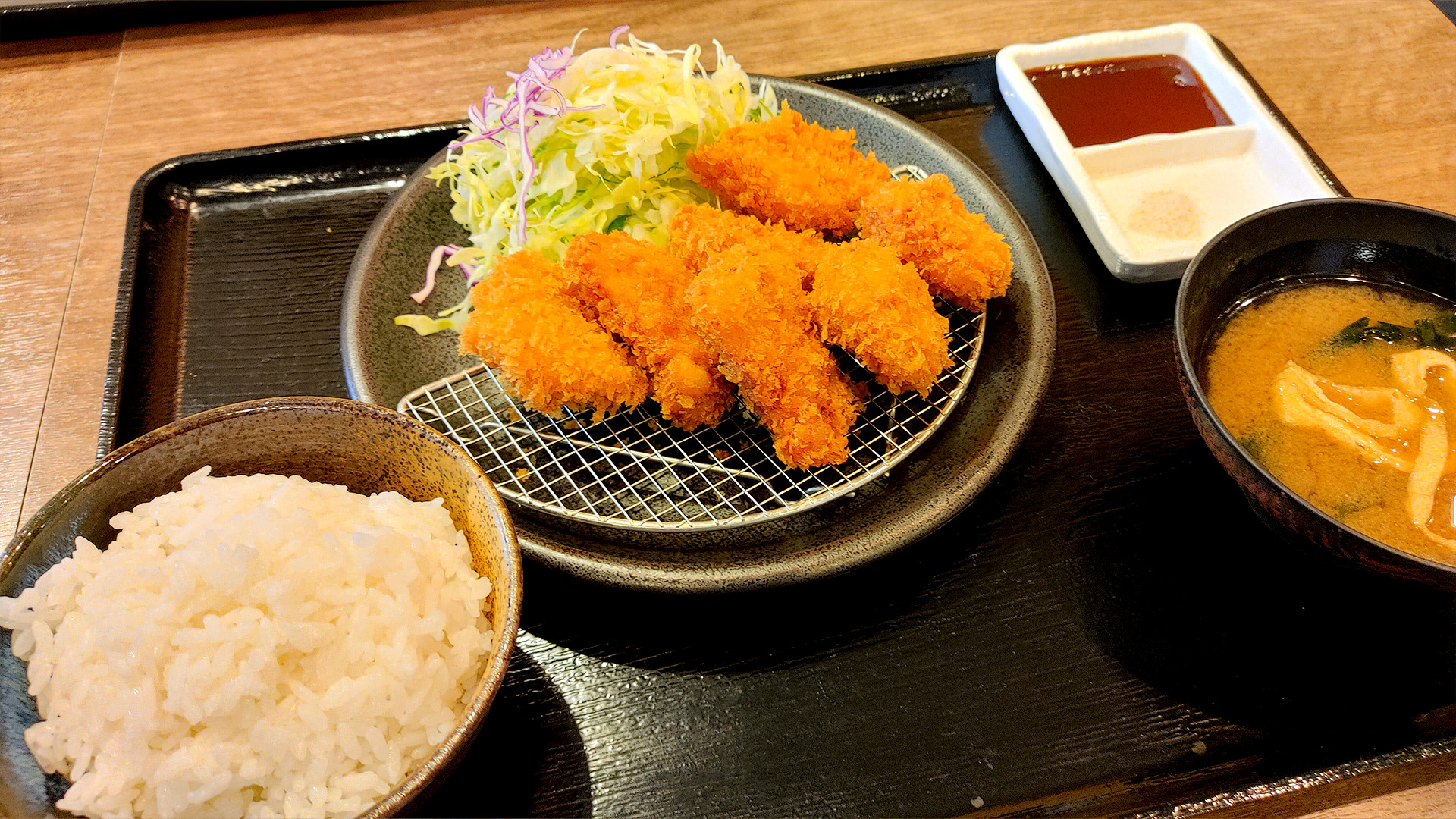 【神戸グルメ】JR住吉駅からすぐ！心のこもったお惣菜食べ放題のとんかつ屋さん