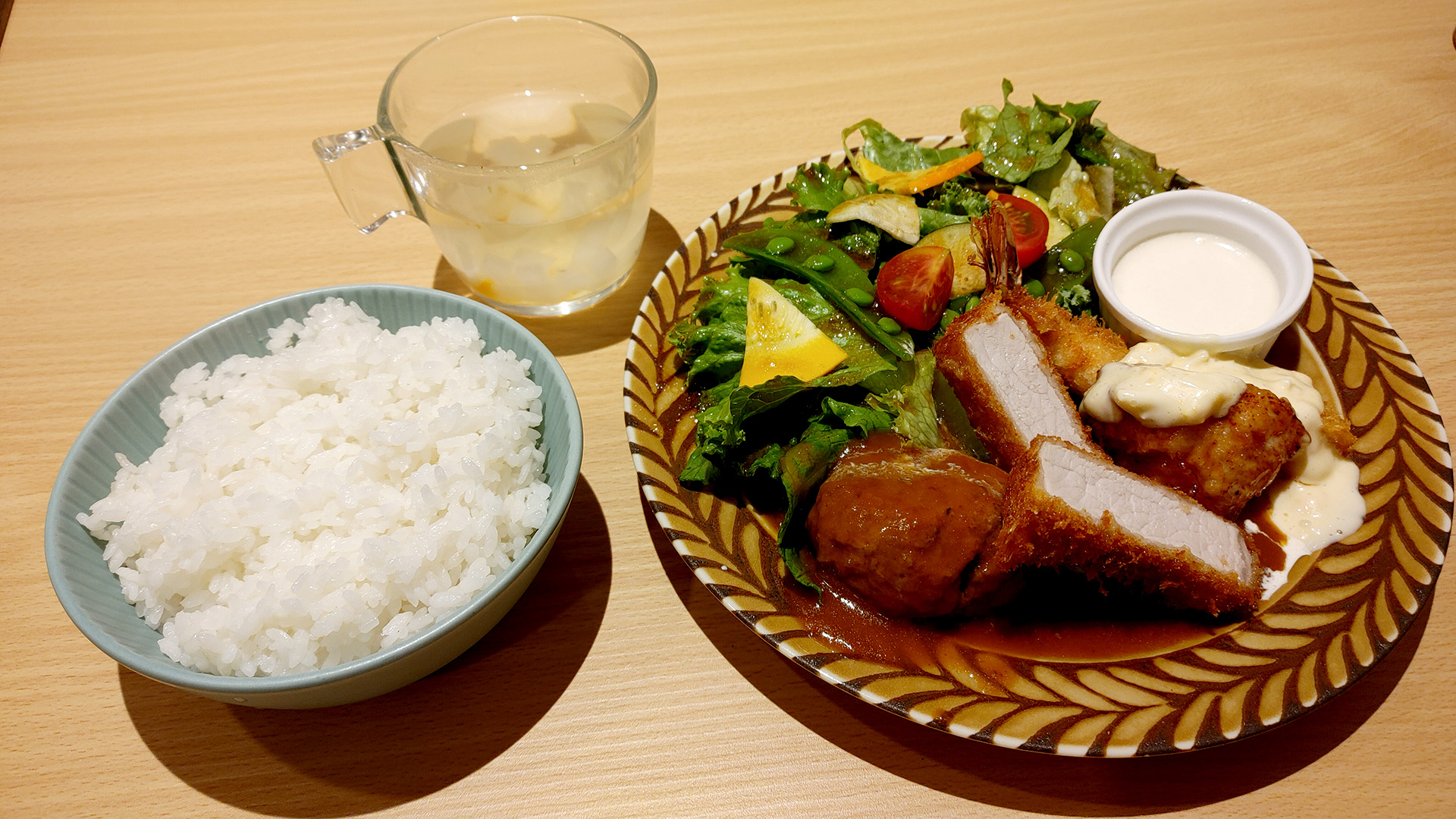 【神戸グルメ】無添加食材の健康ランチ！三宮生田神社の北側の路地にある洋食屋さん