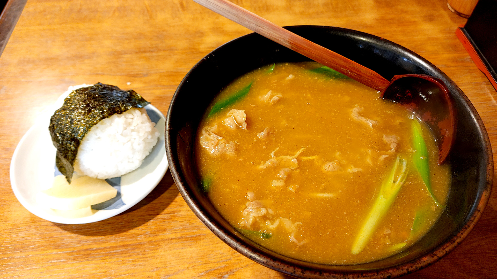 【神戸グルメ】三宮の路地にある素材にこだわった美味しい手打ちうどん・そばのお店