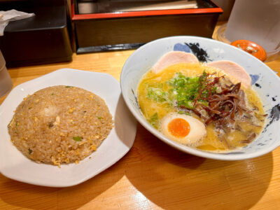 半チャーハンと鶏白湯らーめん