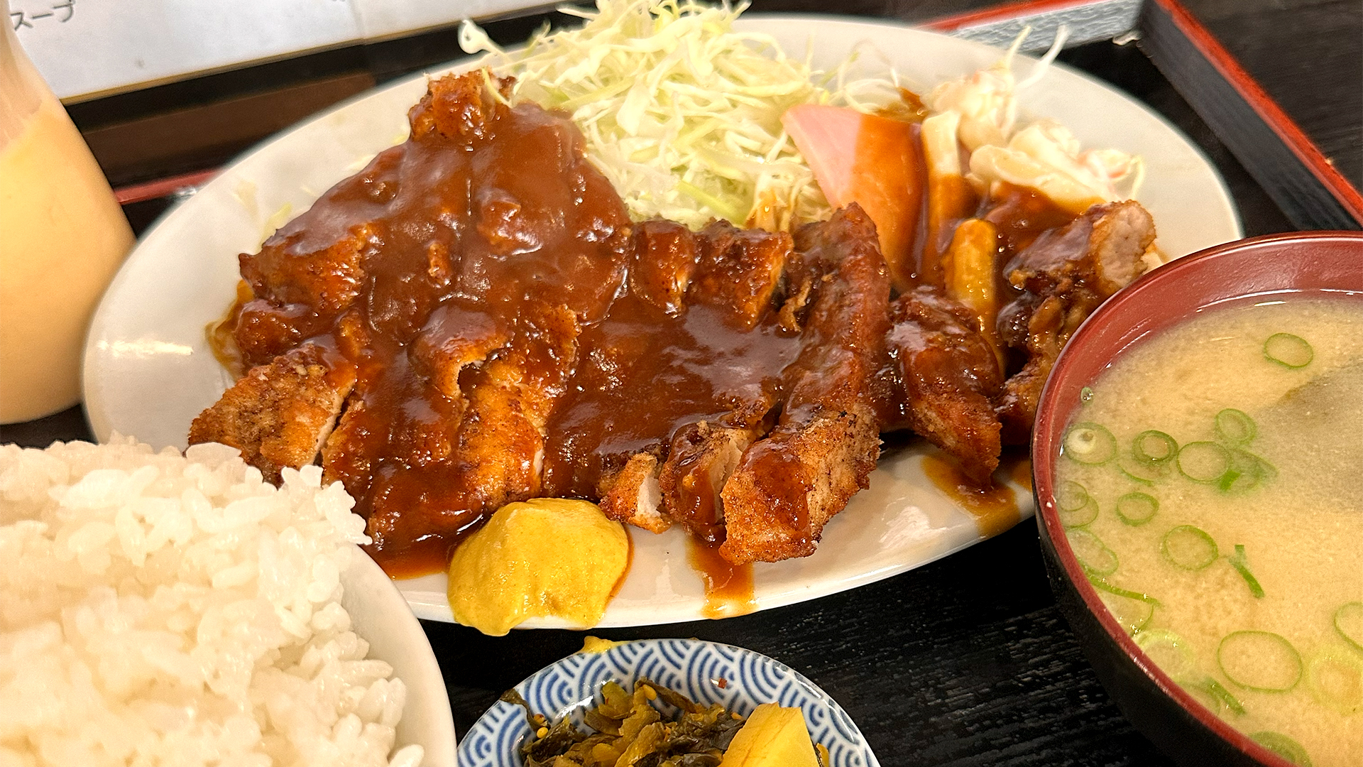 【神戸グルメ】普通ご飯が山盛り！上沢にあるリーズナブルで激渋な外観の大衆食堂