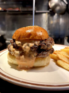 HYOE'S BURGERS + FRIES ダブルバーガー