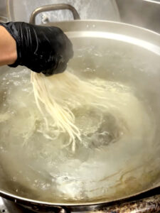 うどんつる太 調理中