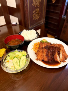欧風料理 もん チキンカツ定食